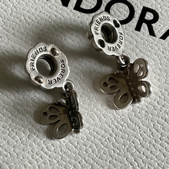 A pair of Pandora butterflies dangling Friends for Ever charm - Picture 4 of 5